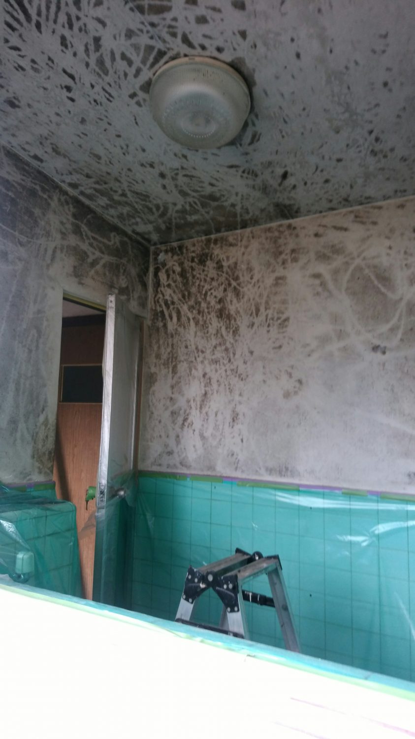 野田市の古民家で浴室の壁塗装しました。