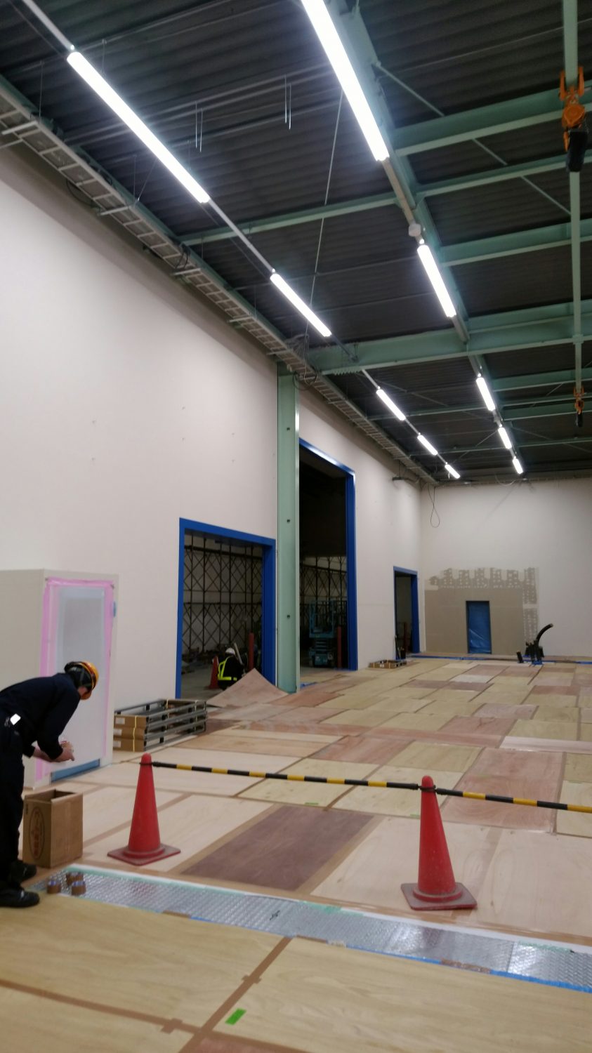 坂東市の工場の内部塗装完成間近です。