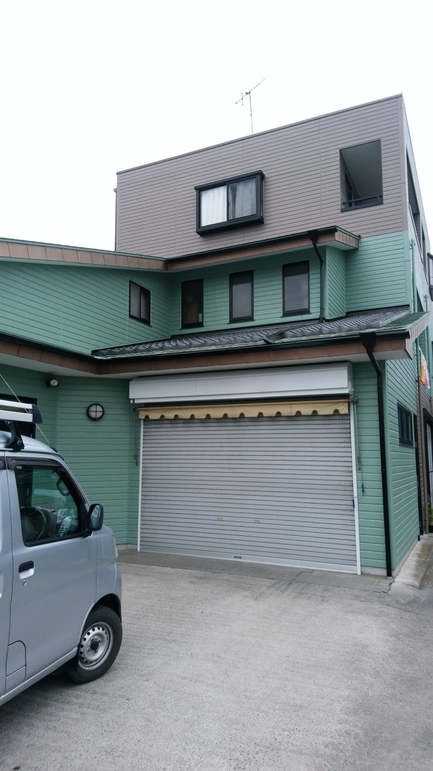 茨城県八千代町のI様邸、店舗兼自宅の塗装工事完了しました。