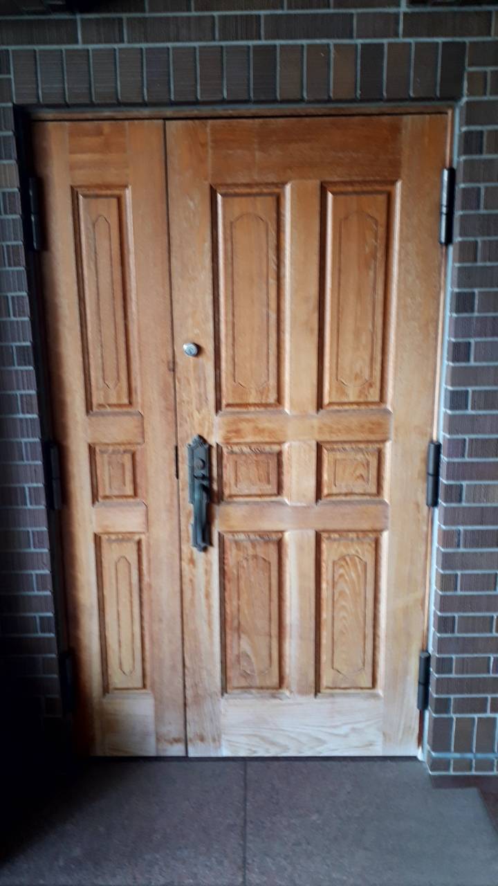 木製玄関ドア塗装しました。